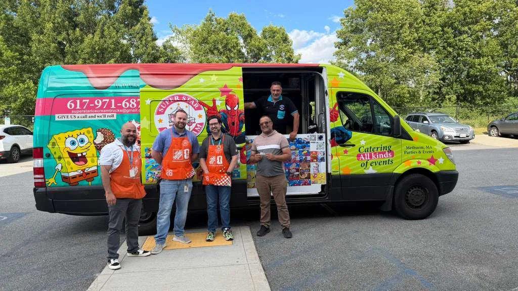 Ice Cream Truck Rental in Easton MA | Super Star Ice Cream Ice Cream Truck Rental in Easton MA serving families at a local event