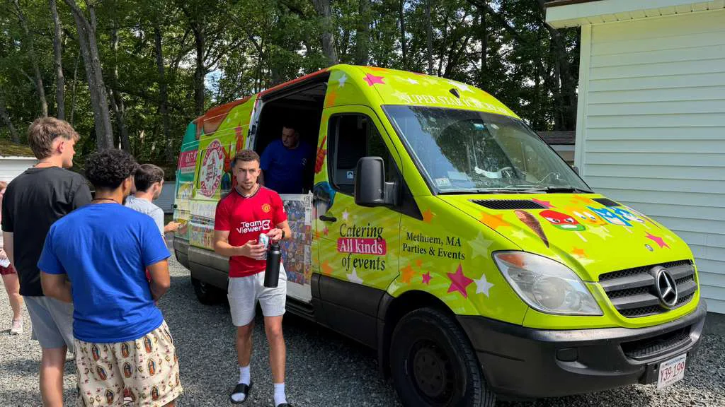 Ice Cream Truck Rental in West Roxbury, MA | Super Star Ice Cream Ice cream truck rental in West Roxbury, MA for birthday parties, school events, community celebrations, corporate gatherings, and neighborhood festivals